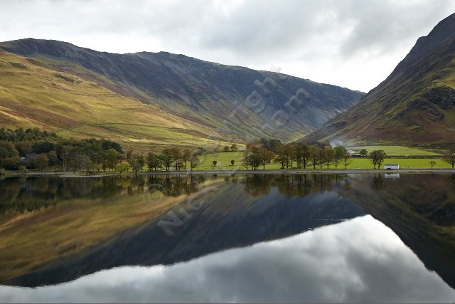 Buttermere reflections - Littledale and Hindscarth Edges to the left, Fleetwith Pike to the right