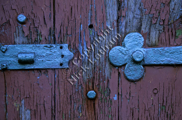 wood hinge gate red blue metal hinge flake flaking deterioration deteriorate detail cool